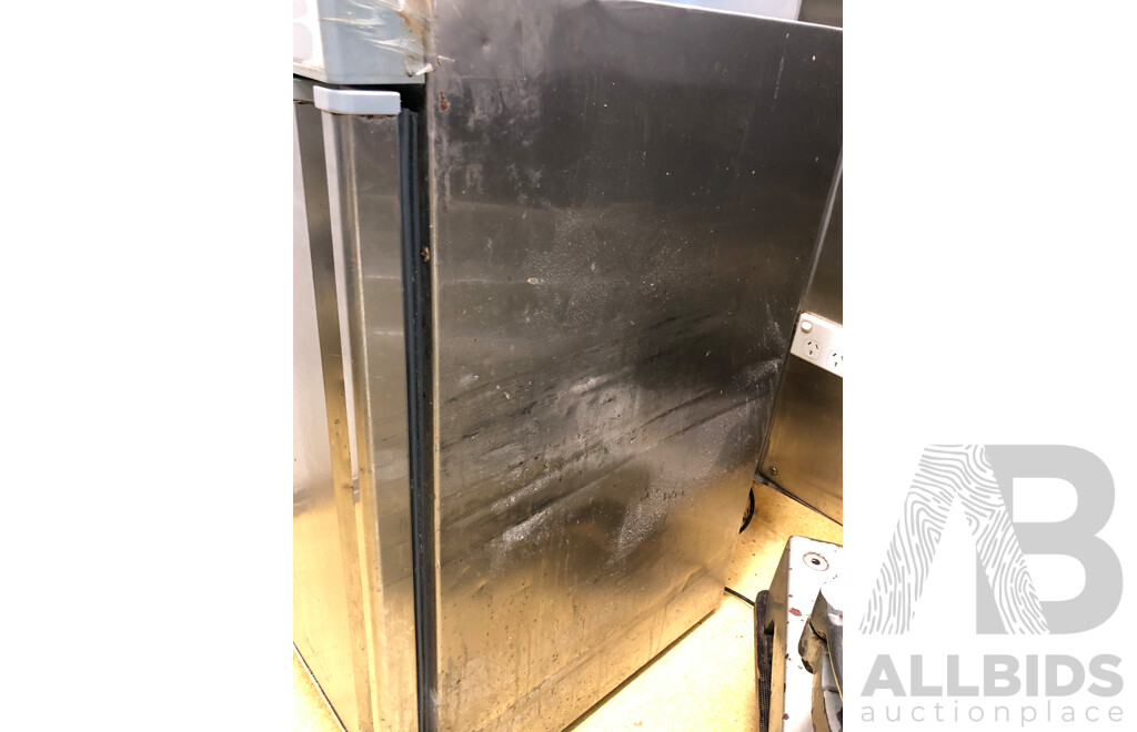 Nuline 125 Litre Commercial Upright Freezer