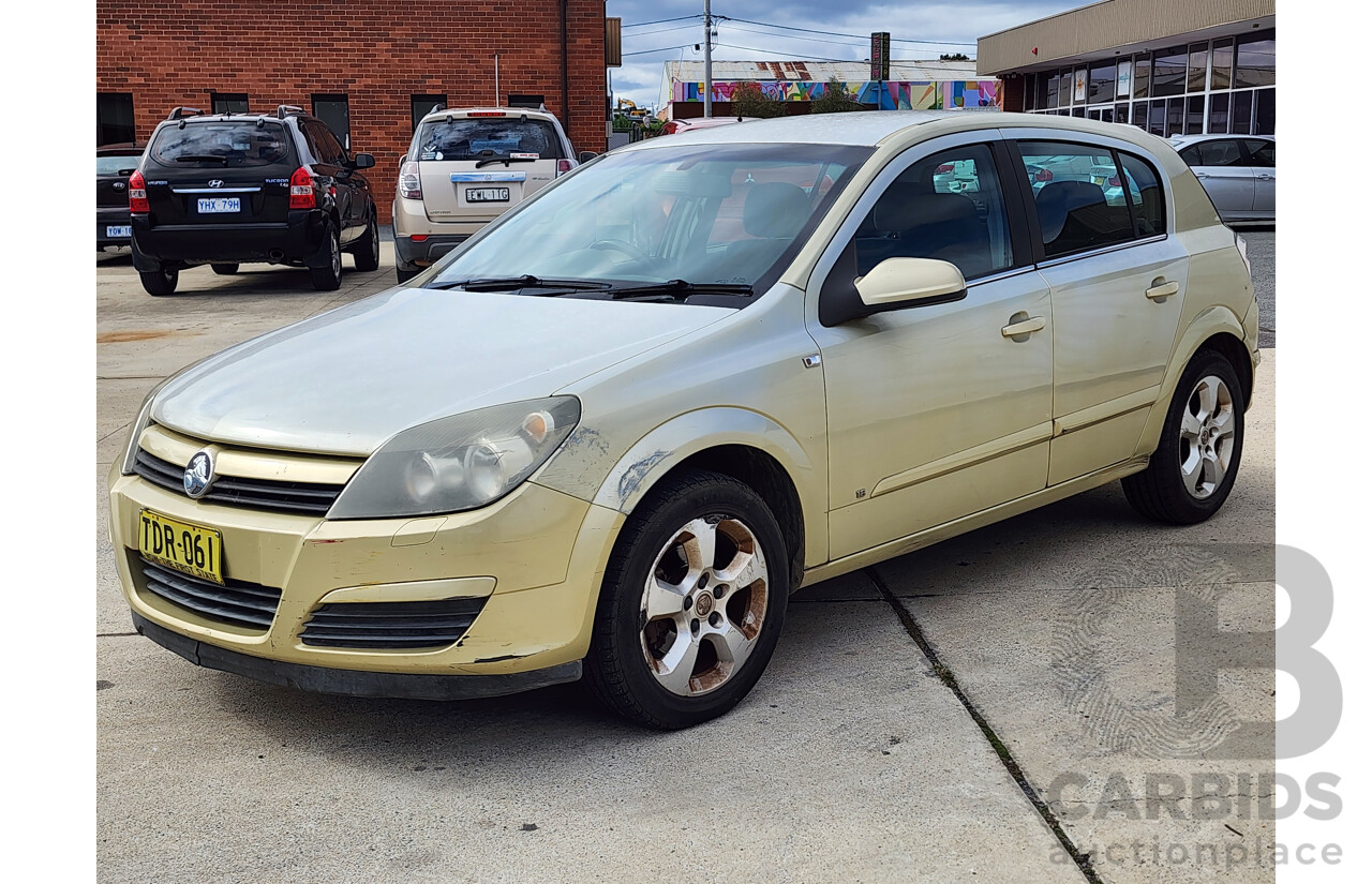 4/2005 Holden Astra CDX AH 5d Hatchback Gold 1.8L