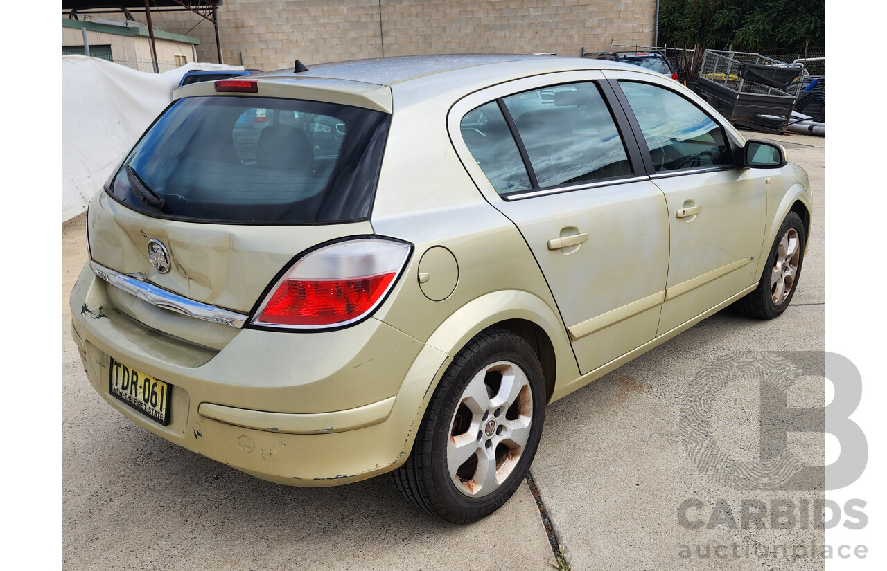 4/2005 Holden Astra CDX AH 5d Hatchback Gold 1.8L