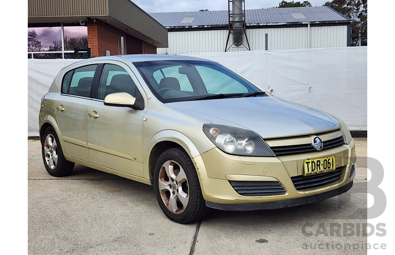 4/2005 Holden Astra CDX AH 5d Hatchback Gold 1.8L