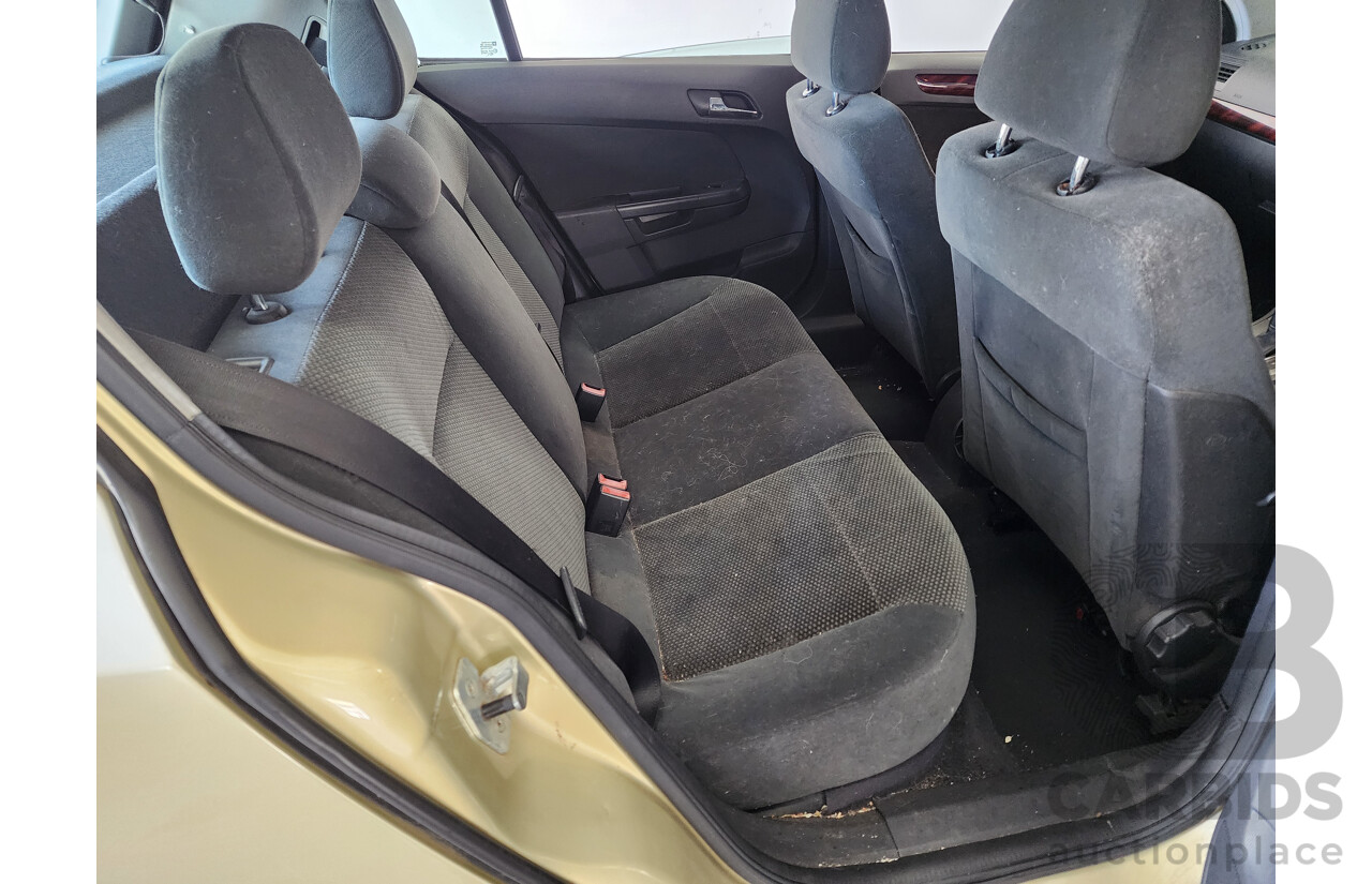 4/2005 Holden Astra CDX AH 5d Hatchback Gold 1.8L