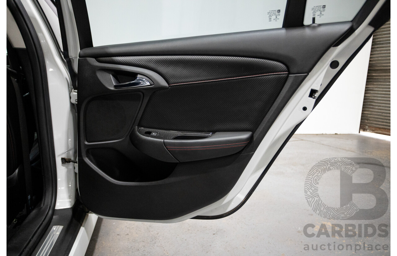 10/2016 Holden Commodore SV6 BLACK EDITION RWD VFII MY16 4D Sedan Heron White 3.6L