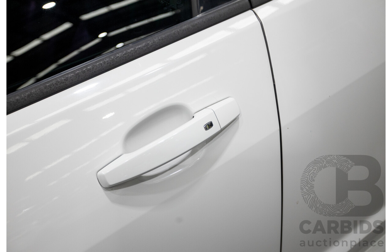 10/2016 Holden Commodore SV6 BLACK EDITION RWD VFII MY16 4D Sedan Heron White 3.6L