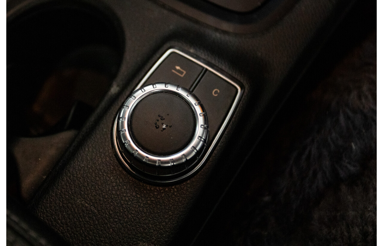 6/2014 Mercedes-Benz B250  246 MY14 5d Hatchback Mountain Metallic Grey 2.0L