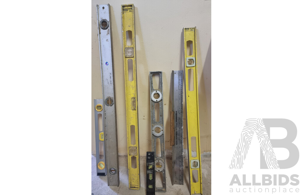 Job Lot Various Hand Tools - Tape Measures & Spirit Levels ETC