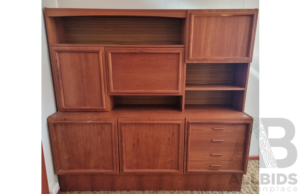 Mid Century, Macrob Furniture, Teak Wall Unit with Central Cocktail Cabinet & Bookshelf