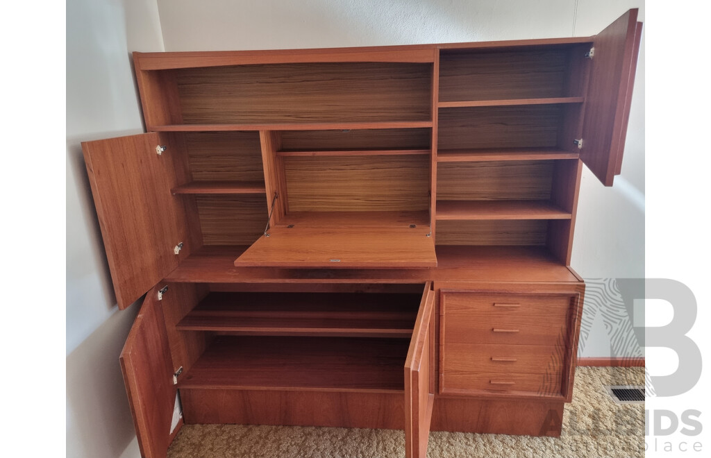 Mid Century, Macrob Furniture, Teak Wall Unit with Central Cocktail Cabinet & Bookshelf