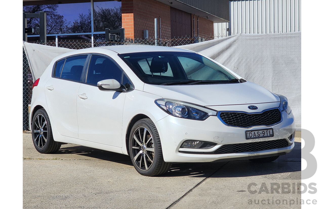 5/2015 Kia Cerato S YD MY15 5d Hatchback White 1.8L