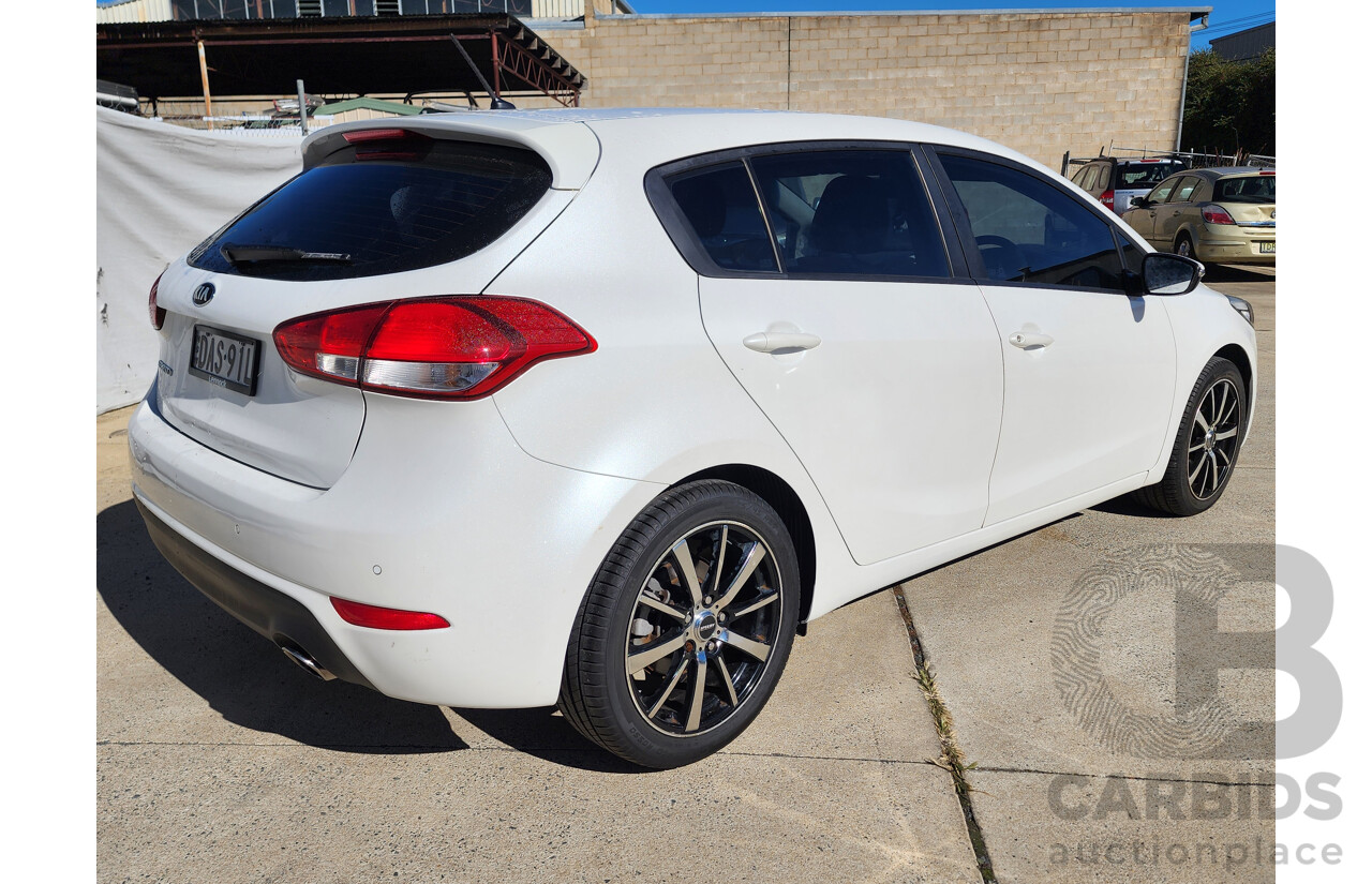 5/2015 Kia Cerato S YD MY15 5d Hatchback White 1.8L