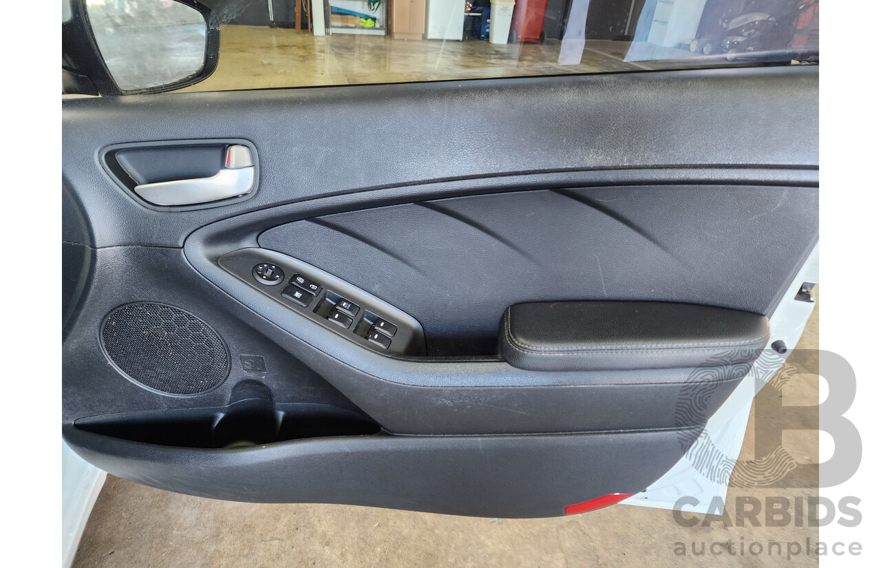 5/2015 Kia Cerato S YD MY15 5d Hatchback White 1.8L