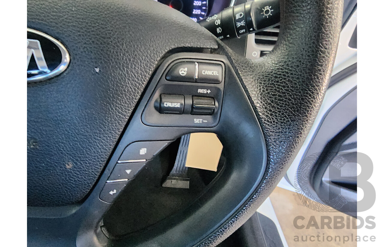 5/2015 Kia Cerato S YD MY15 5d Hatchback White 1.8L