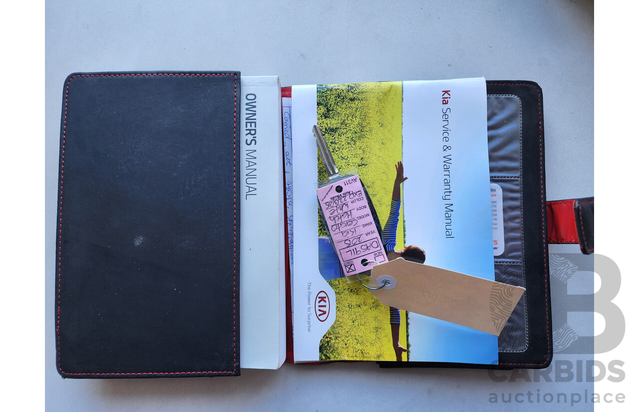 5/2015 Kia Cerato S YD MY15 5d Hatchback White 1.8L