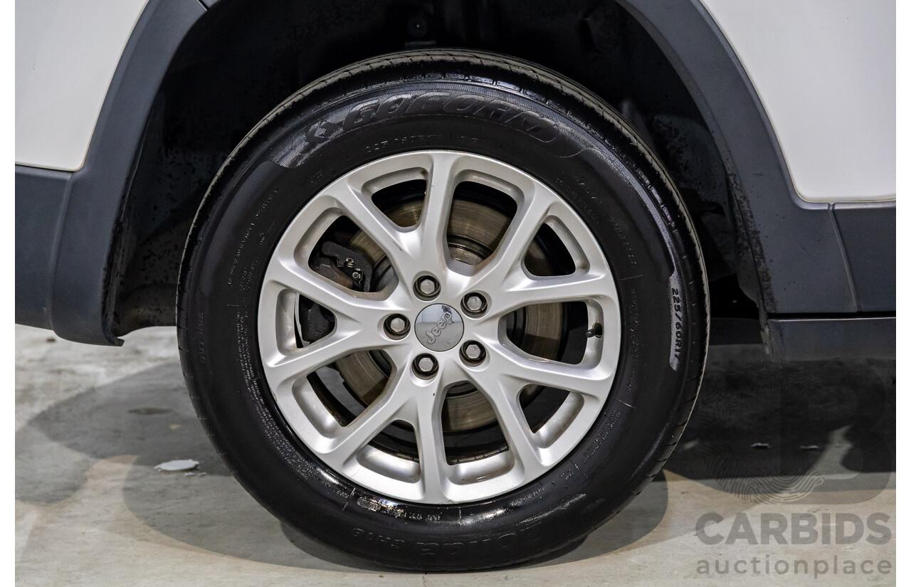 7/2014 Jeep Cherokee Longitude (4x4) KL 4d Wagon Bright White V6 3.2L