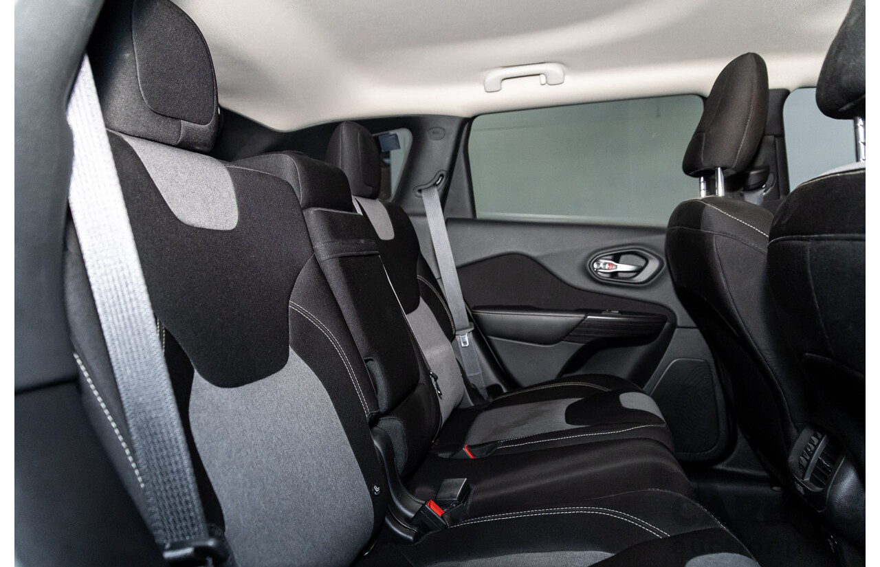 7/2014 Jeep Cherokee Longitude (4x4) KL 4d Wagon Bright White V6 3.2L