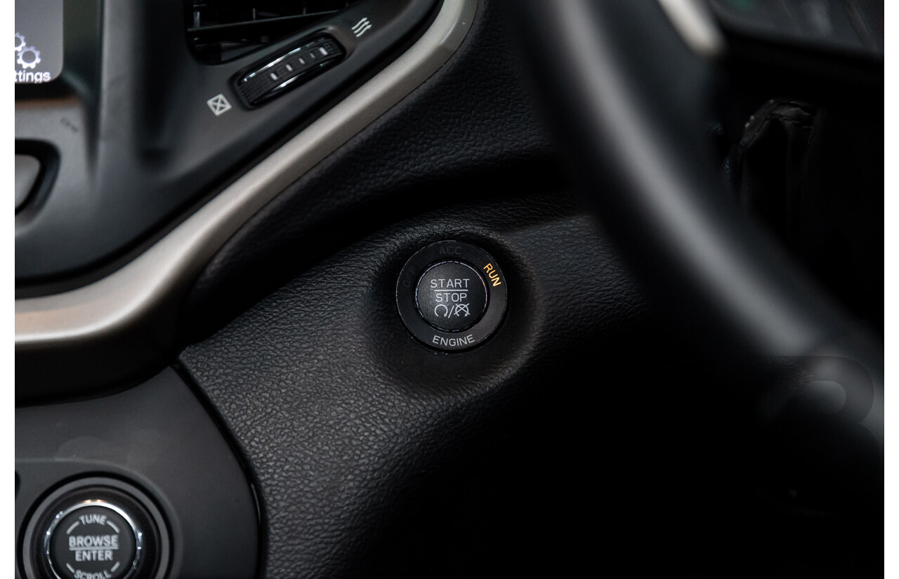 7/2014 Jeep Cherokee Longitude (4x4) KL 4d Wagon Bright White V6 3.2L