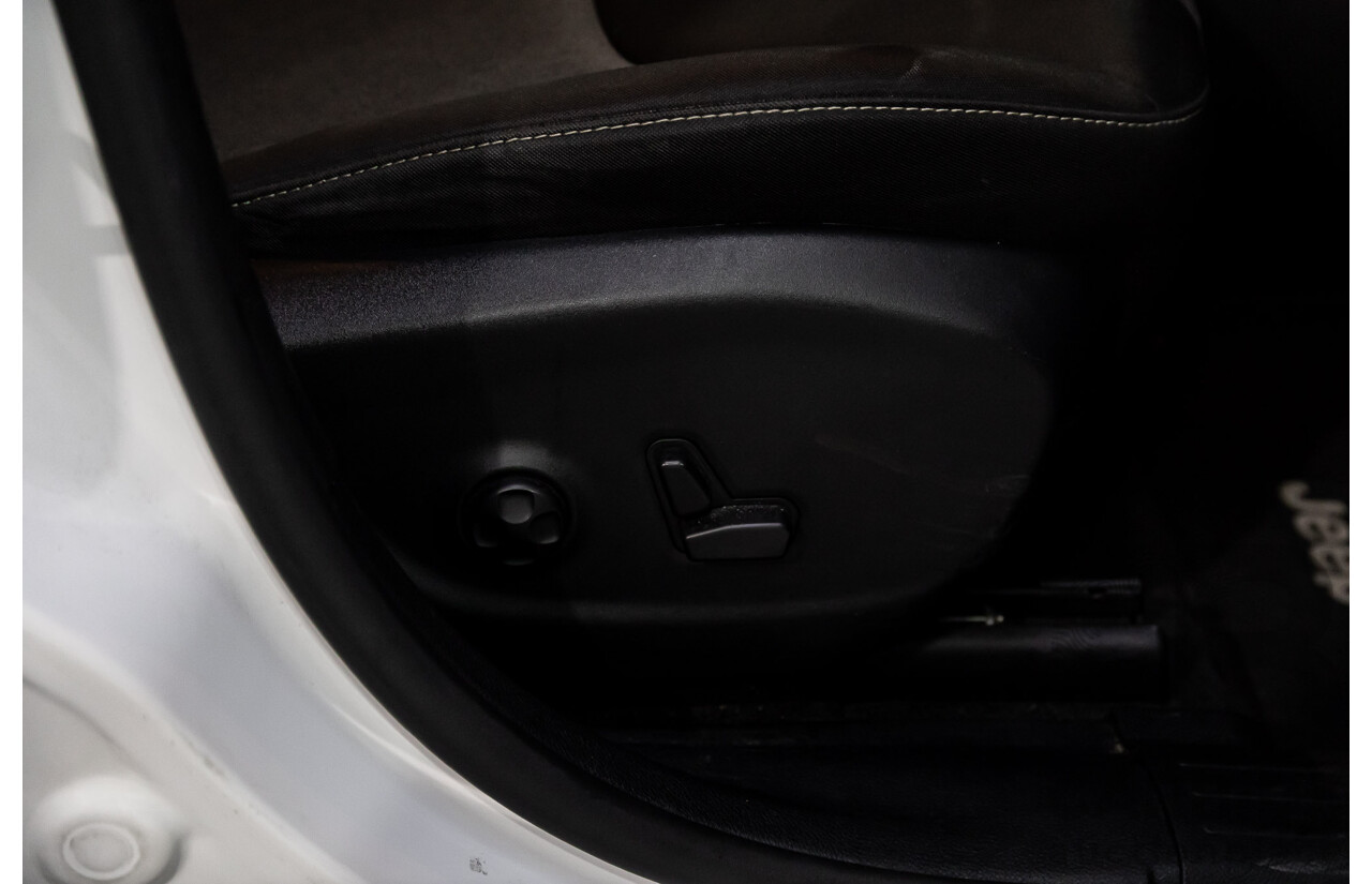 7/2014 Jeep Cherokee Longitude (4x4) KL 4d Wagon Bright White V6 3.2L