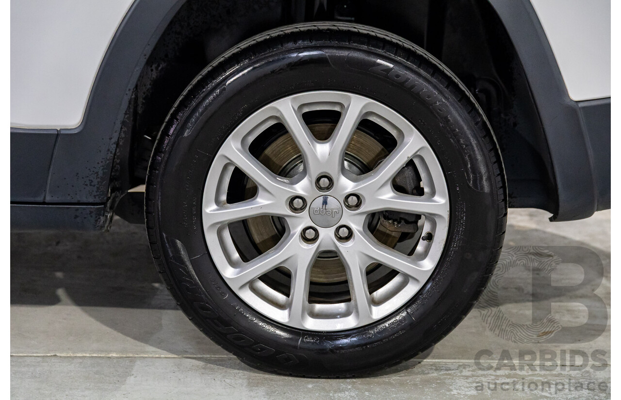 7/2014 Jeep Cherokee Longitude (4x4) KL 4d Wagon Bright White V6 3.2L