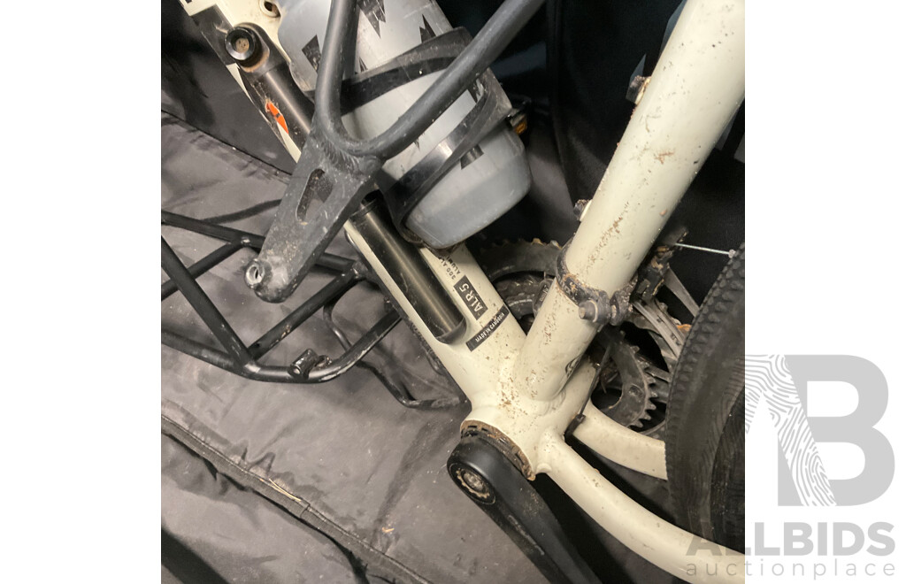 TREK Road Bike with Traveling Bag