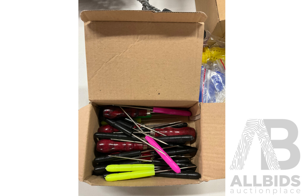 Shisha Hookah  with Accessories Including Ceramic Bowl (x30), Brushes (x14), Disposable Mouoth Tips, Silencer, Foil Pokers