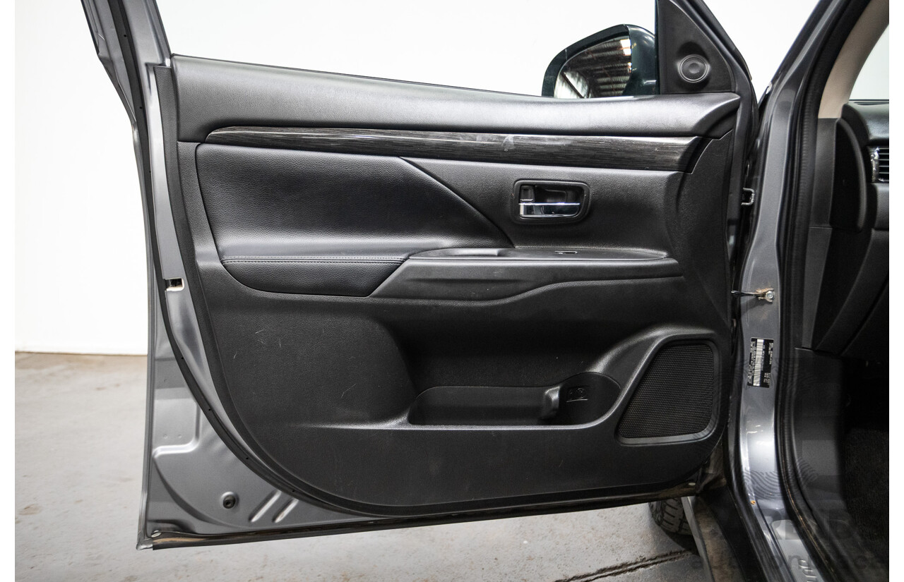 08/2017 Mitsubishi Outlander EXCEED (AWD) ZK MY18 4D Wagon Titanium Grey Turbo Diesel 2.3L - 7 seats