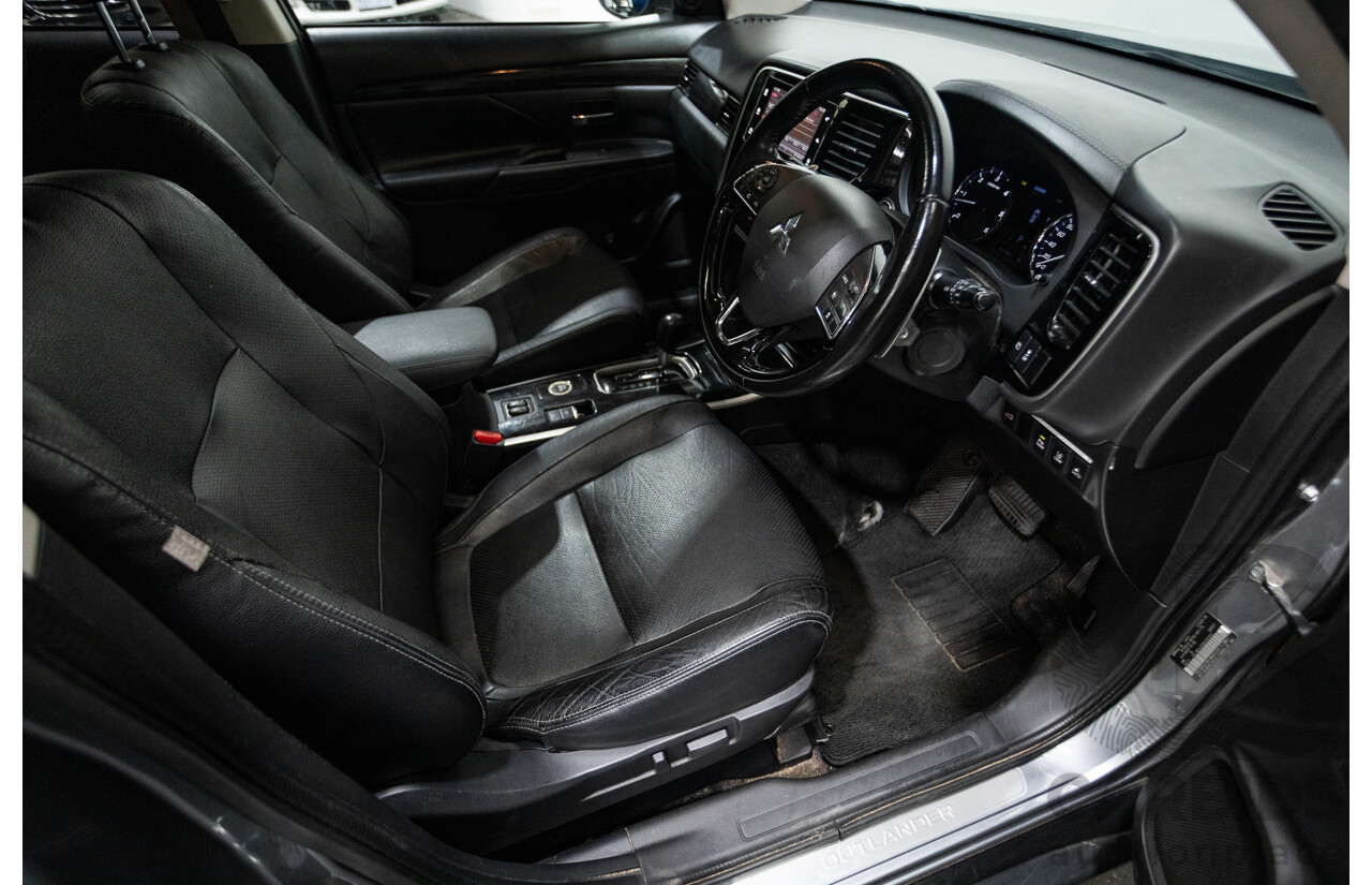 08/2017 Mitsubishi Outlander EXCEED (AWD) ZK MY18 4D Wagon Titanium Grey Turbo Diesel 2.3L - 7 seats