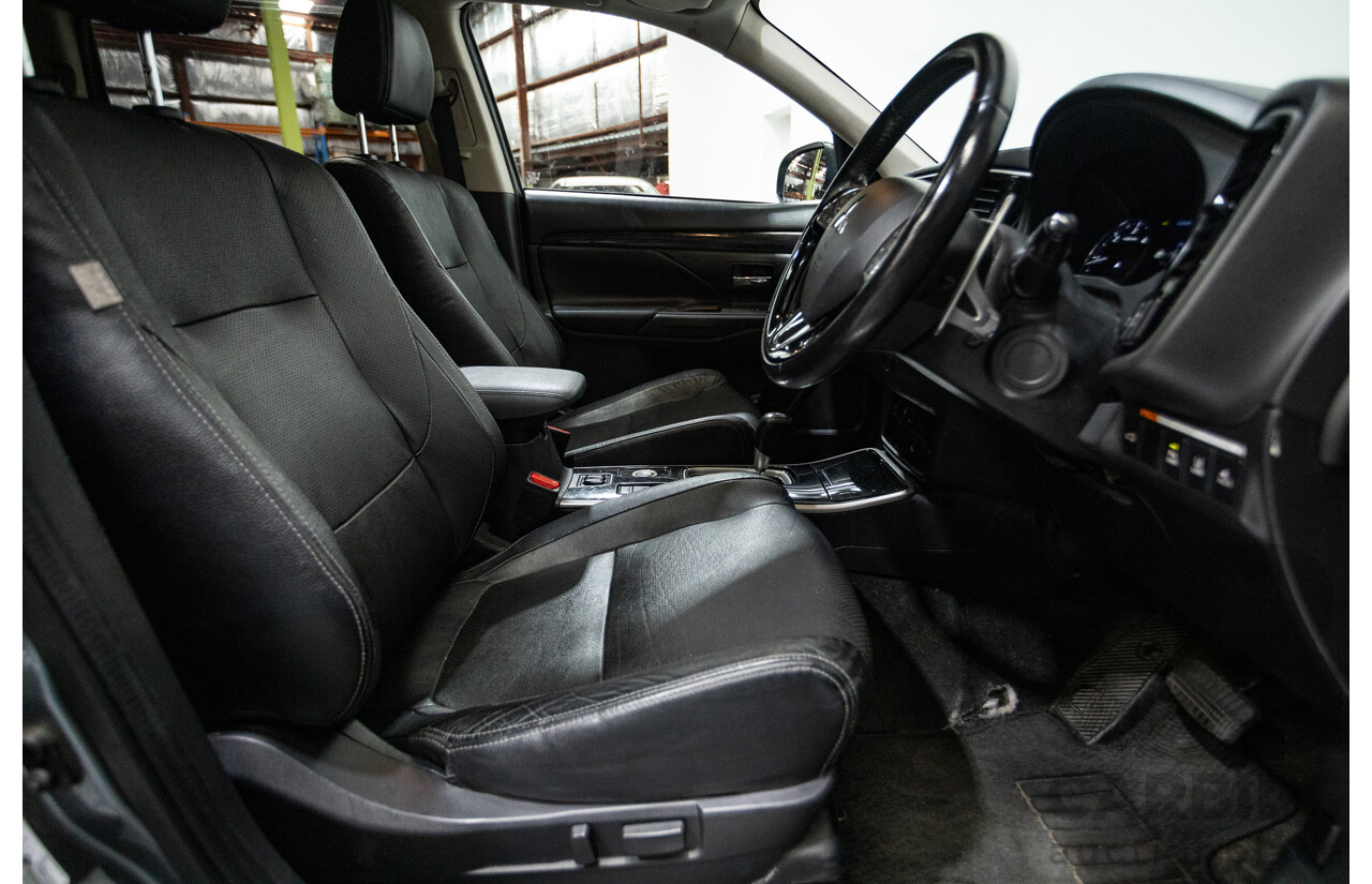 08/2017 Mitsubishi Outlander EXCEED (AWD) ZK MY18 4D Wagon Titanium Grey Turbo Diesel 2.3L - 7 seats