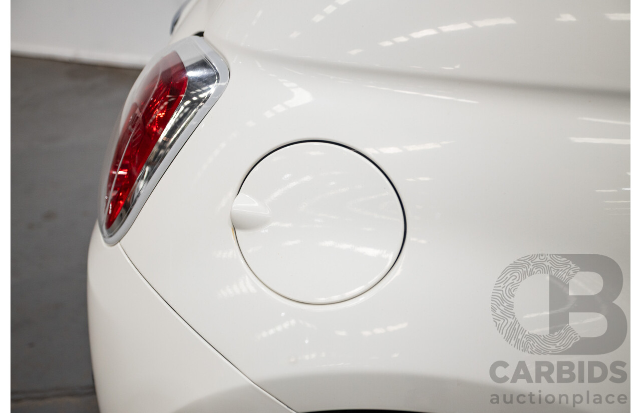 3/2013 Fiat 500 TWIN AIR Lounge  2d Convertible White 0.9L