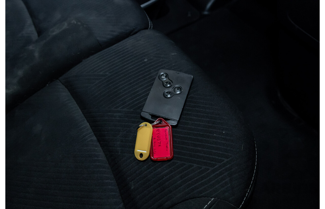 07/2019 Renault Trafic LWB (85kW FWD) X82 4D Van Glacier White Turbo Diesel 1.6L