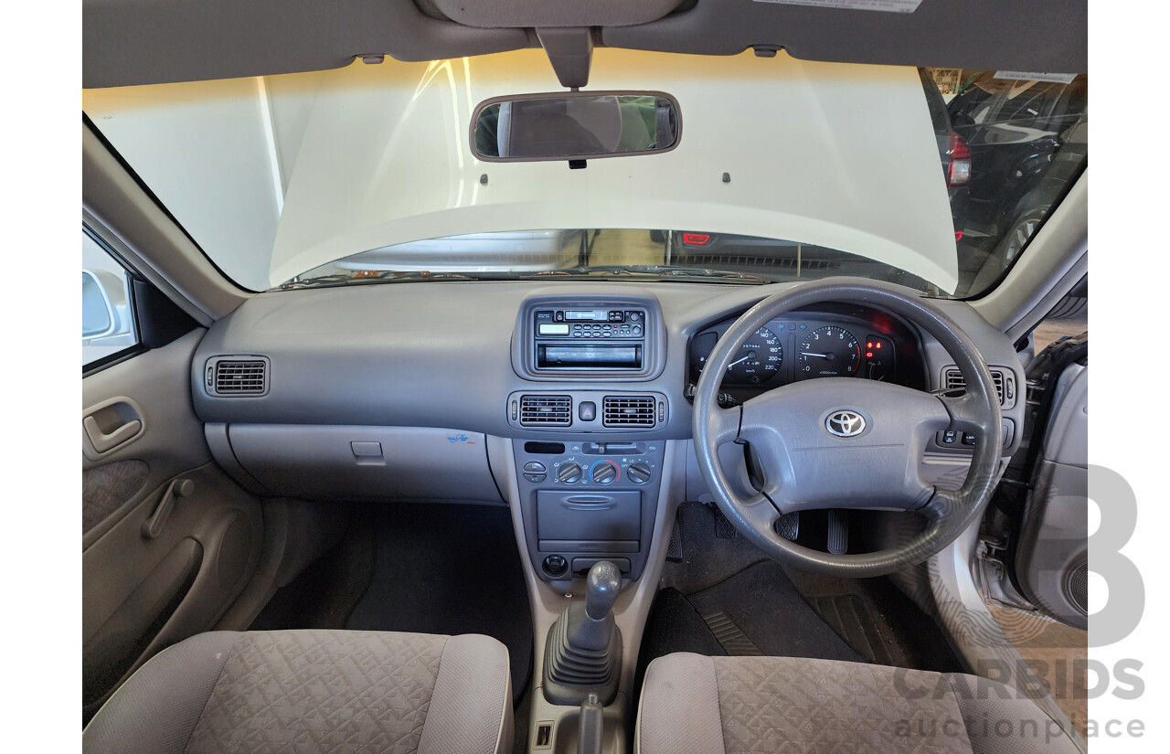 3/2000 Toyota Corolla Ascent SECA AE112R 5d Liftback Silver 1.8L