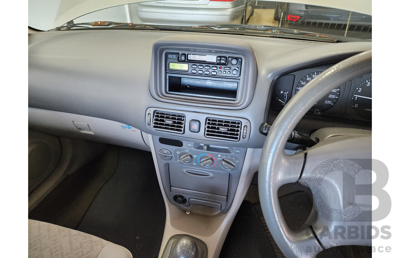 3/2000 Toyota Corolla Ascent SECA AE112R 5d Liftback Silver 1.8L