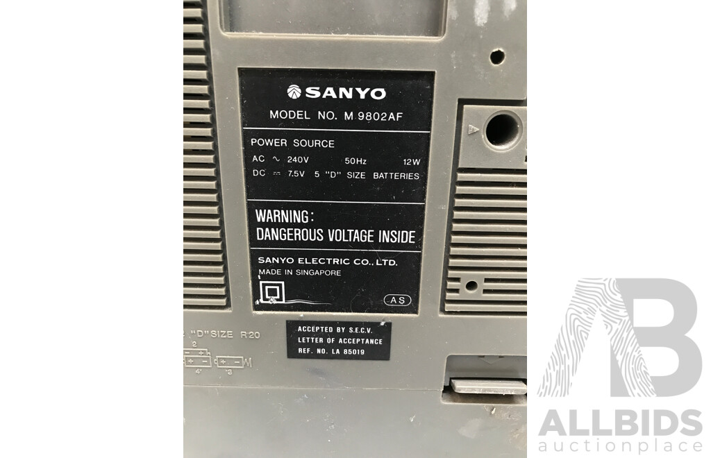 Vintage Sanyo (M9802AF) Portable Stereo Radio Cassette