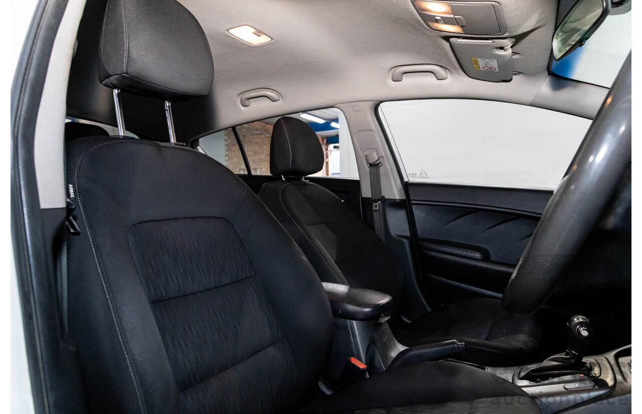 10/2014 Kia Cerato S YD MY14 5d Hatchback Clear White 1.8L