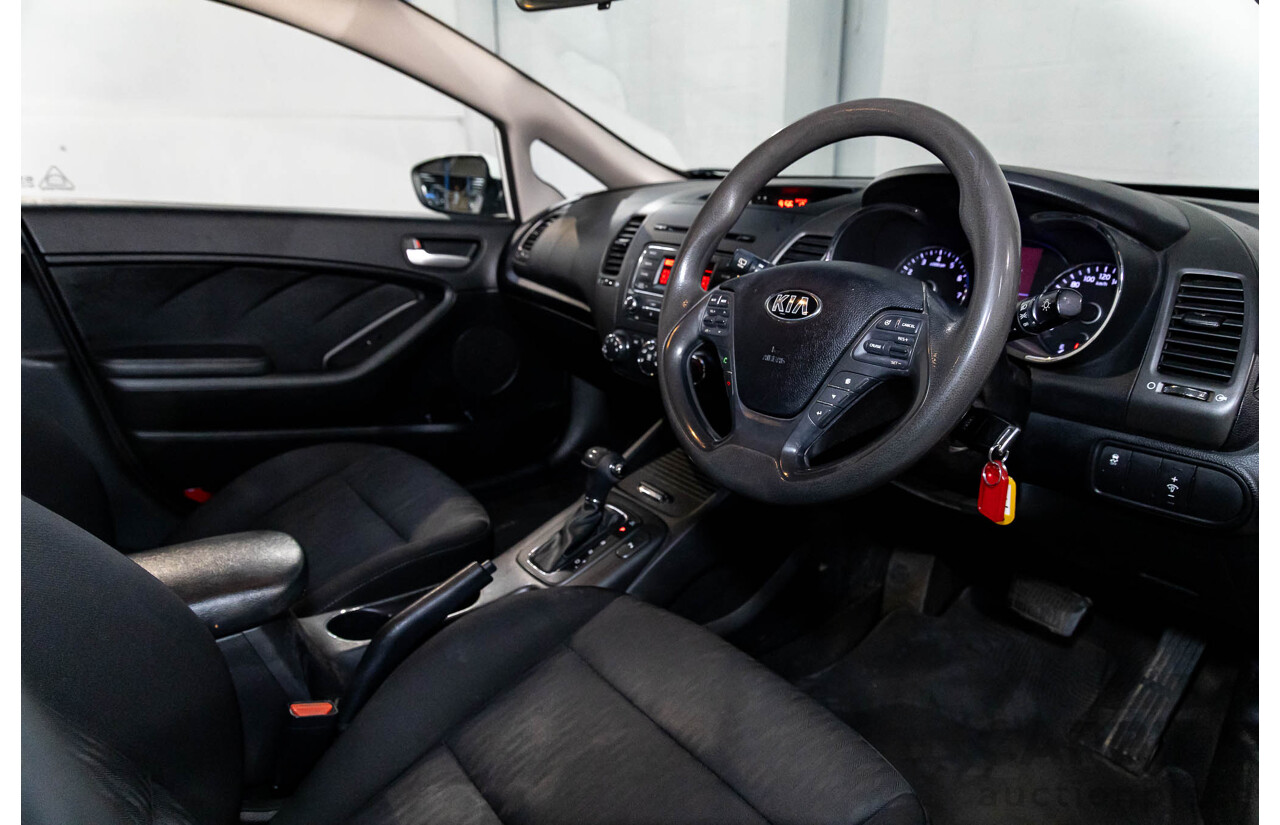 10/2014 Kia Cerato S YD MY14 5d Hatchback Clear White 1.8L