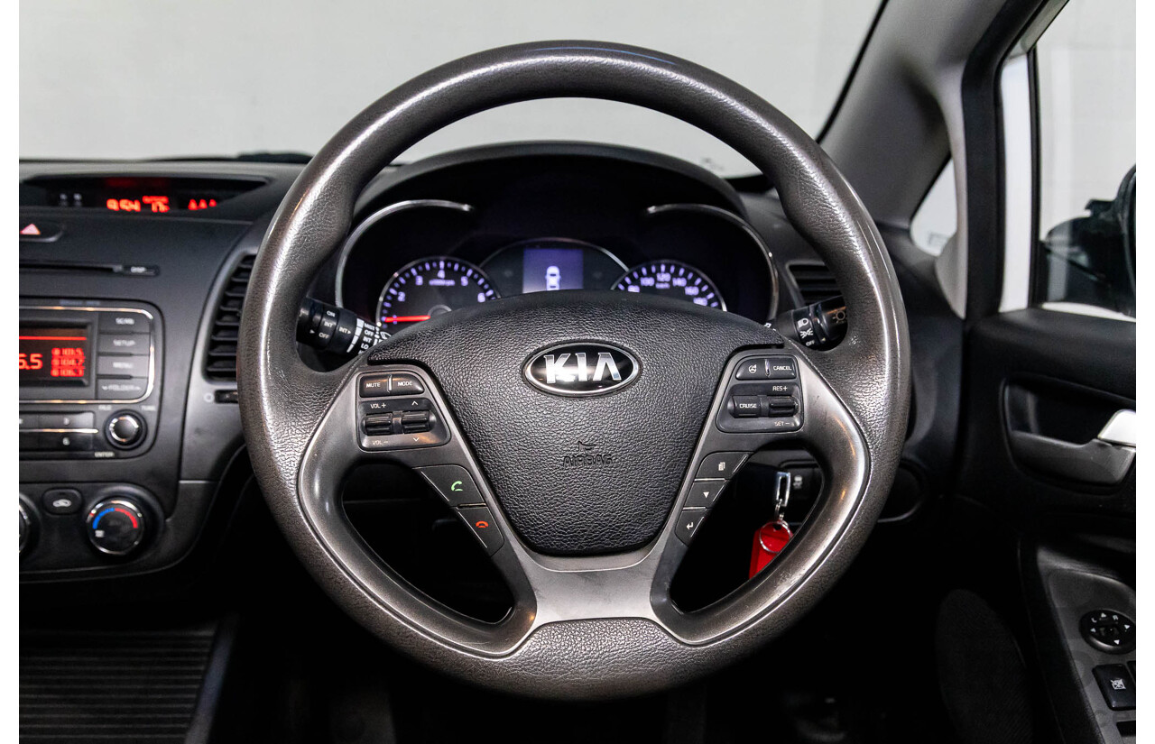 10/2014 Kia Cerato S YD MY14 5d Hatchback Clear White 1.8L