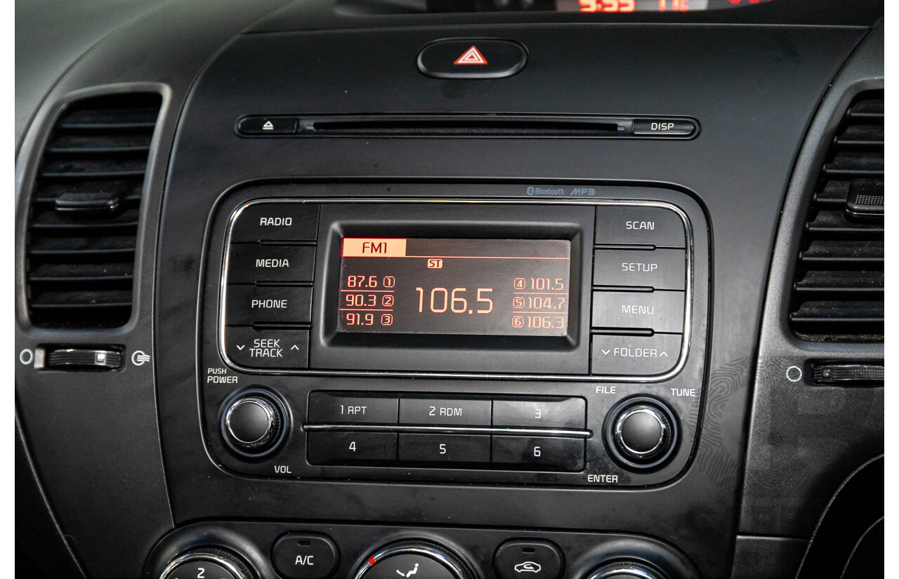 10/2014 Kia Cerato S YD MY14 5d Hatchback Clear White 1.8L