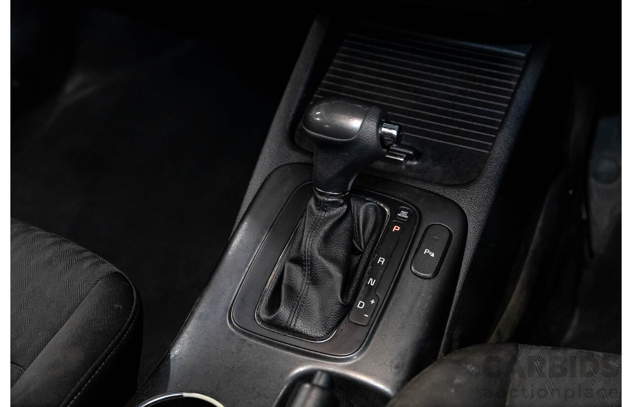 10/2014 Kia Cerato S YD MY14 5d Hatchback Clear White 1.8L