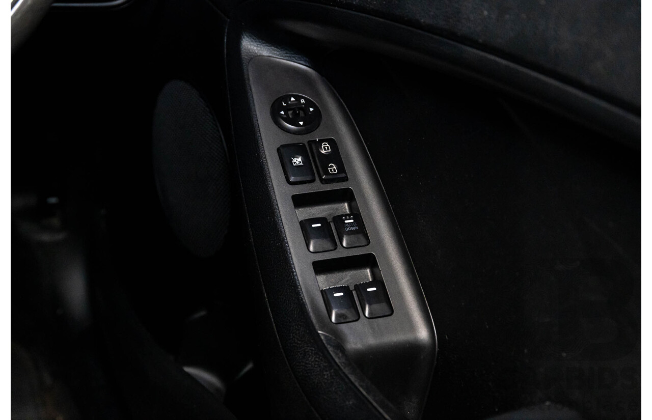 10/2014 Kia Cerato S YD MY14 5d Hatchback Clear White 1.8L