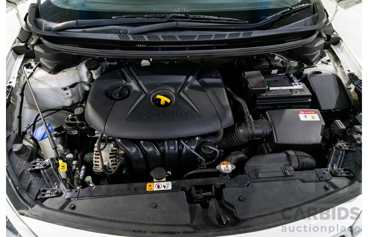 10/2014 Kia Cerato S YD MY14 5d Hatchback Clear White 1.8L