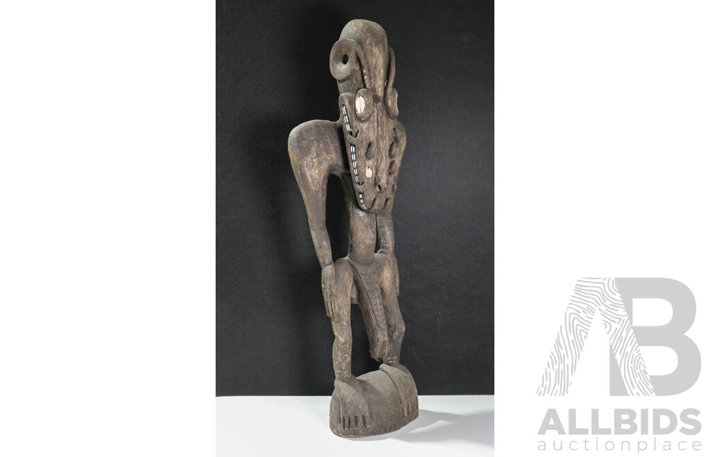 Hand Carved PNG Tribal Style Wood Crocodile Deity Figure with Shell Detail