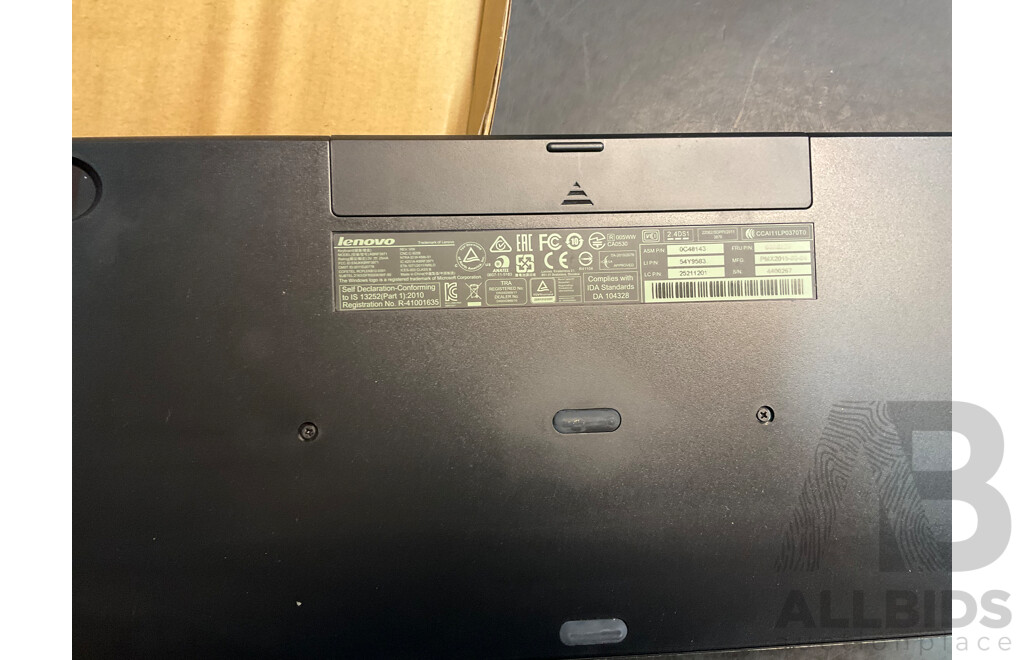 LENOVO ThinkCentre M800 Small Factor Decktop PC with Accessories