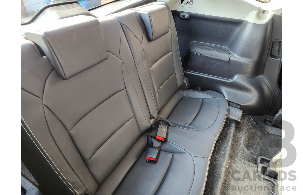 10/2013 Nissan Dualis +2 ST (4x2) J10 MY13 4d Wagon Red 2.0L