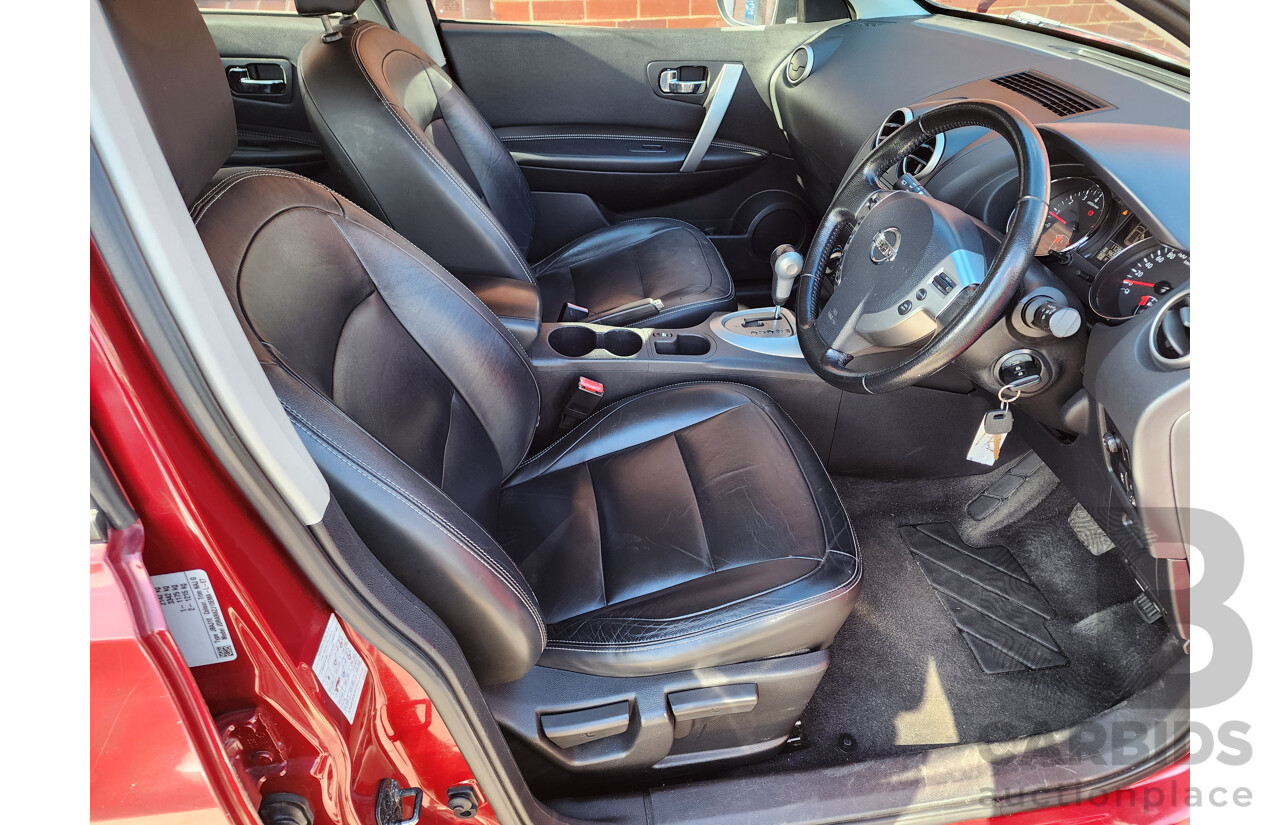 10/2013 Nissan Dualis +2 ST (4x2) J10 MY13 4d Wagon Red 2.0L