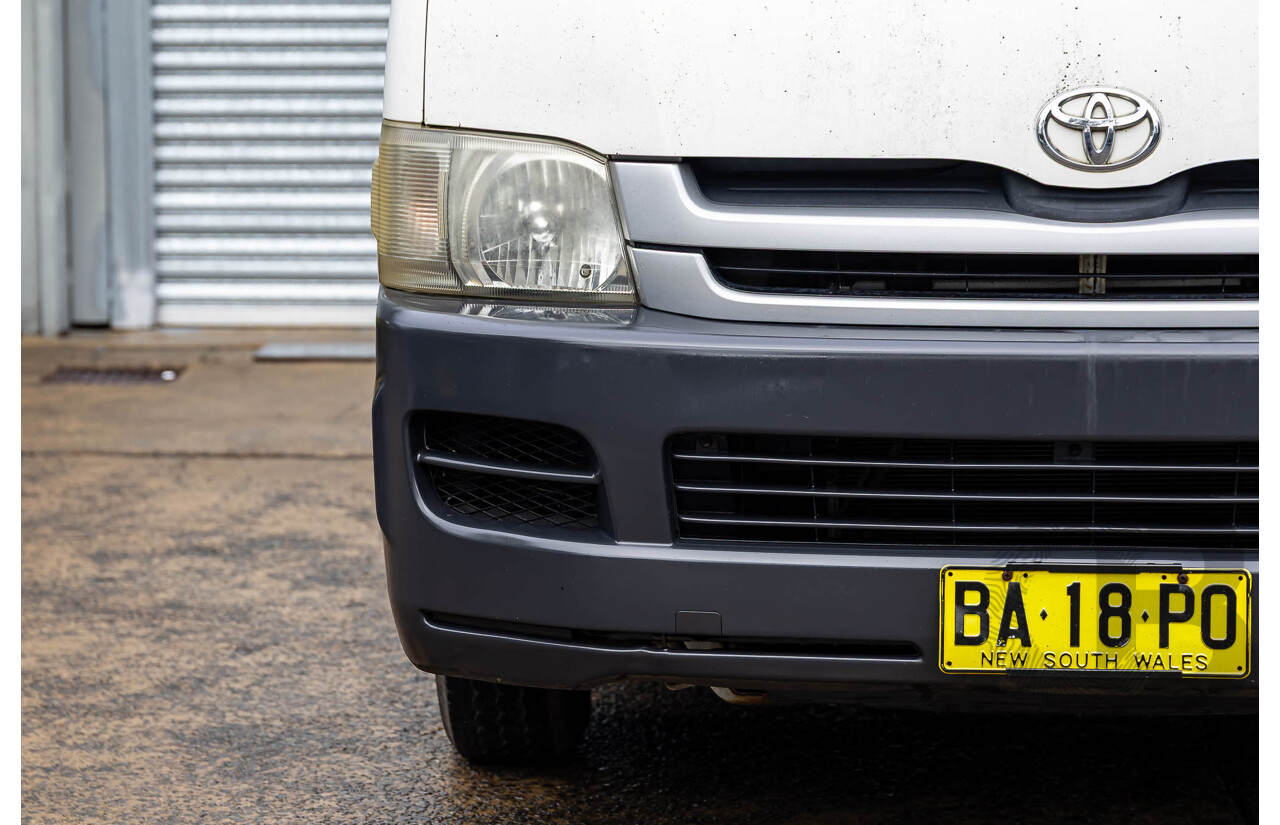 2/2009 Toyota Hiace Commuter Super LWB TRH223R MY07 Upgrade Bus French Vanilla White 2.7L - Custom Wheelchair Lift 11Seater