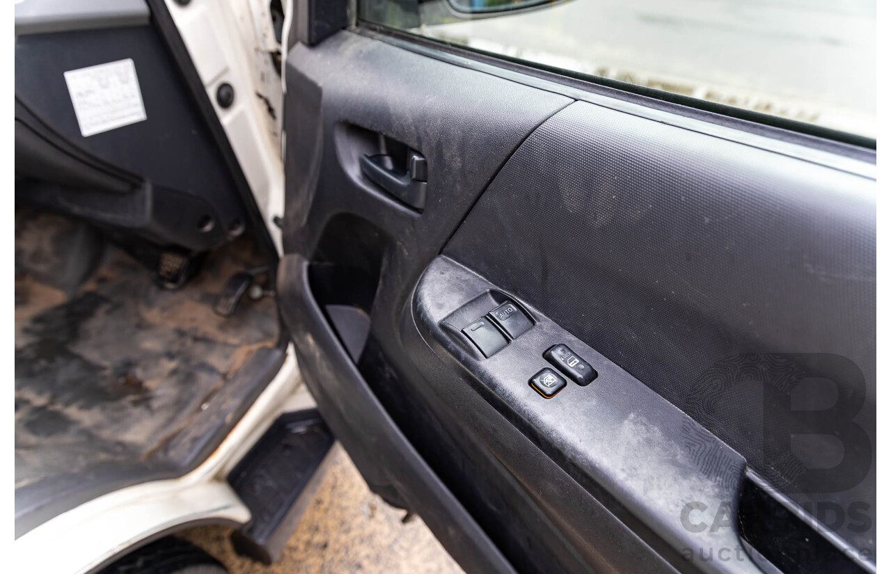 2/2009 Toyota Hiace Commuter Super LWB TRH223R MY07 Upgrade Bus French Vanilla White 2.7L - Custom Wheelchair Lift 11Seater