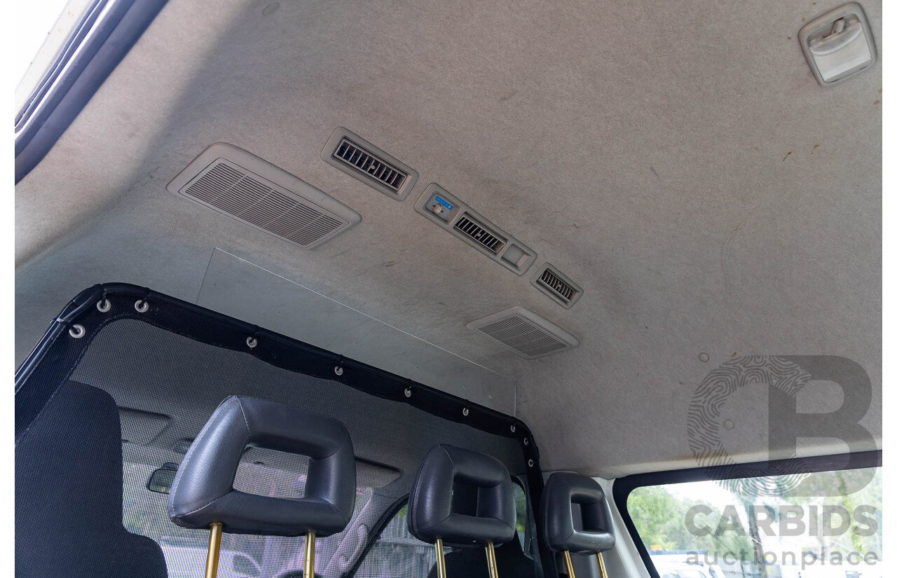 2/2009 Toyota Hiace Commuter Super LWB TRH223R MY07 Upgrade Bus French Vanilla White 2.7L - Custom Wheelchair Lift 11Seater