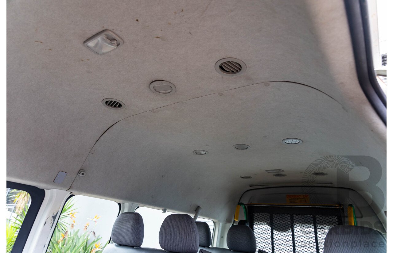 2/2009 Toyota Hiace Commuter Super LWB TRH223R MY07 Upgrade Bus French Vanilla White 2.7L - Custom Wheelchair Lift 11Seater