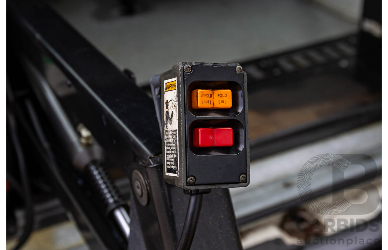 2/2009 Toyota Hiace Commuter Super LWB TRH223R MY07 Upgrade Bus French Vanilla White 2.7L - Custom Wheelchair Lift 11Seater