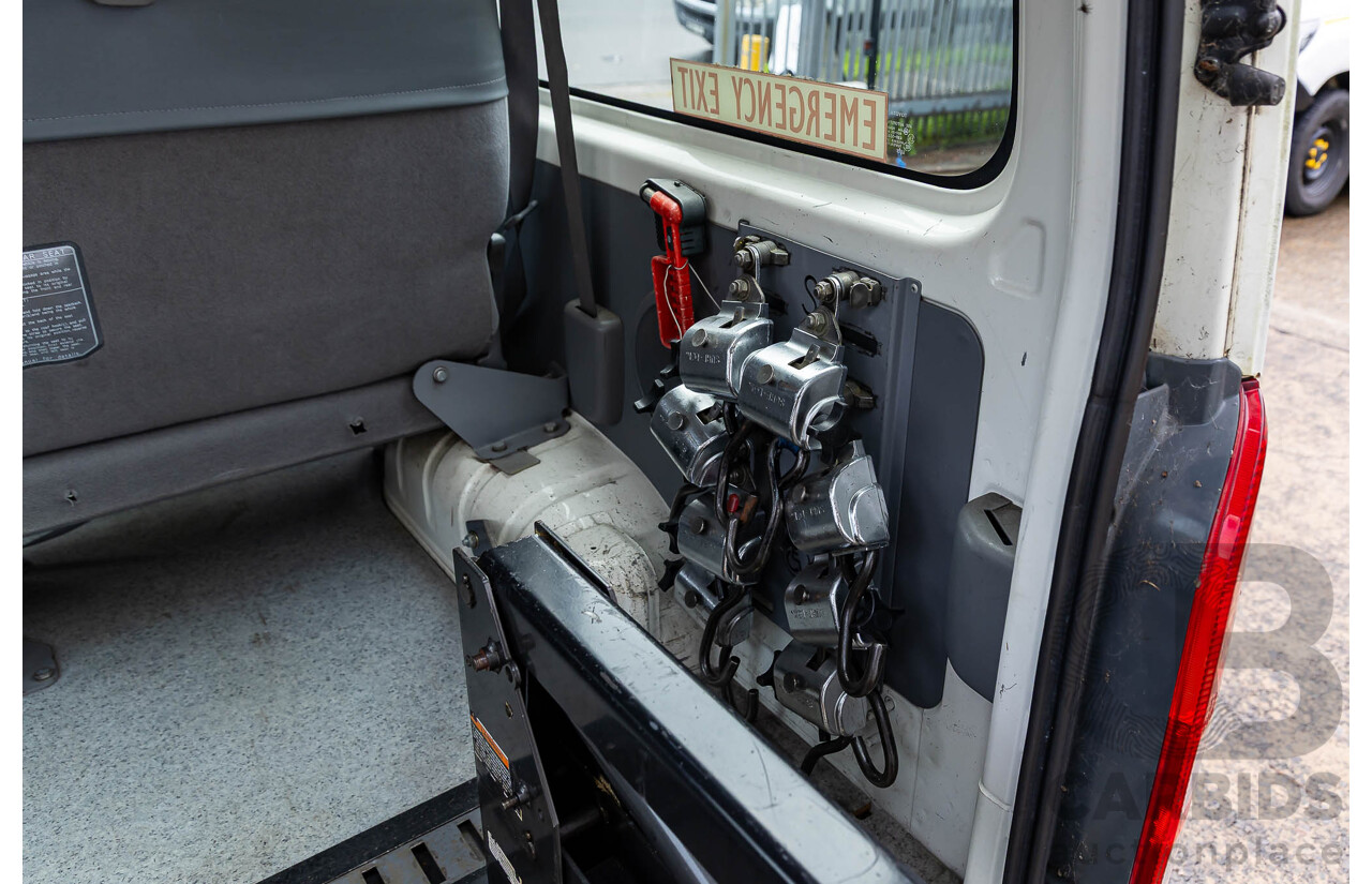 2/2009 Toyota Hiace Commuter Super LWB TRH223R MY07 Upgrade Bus French Vanilla White 2.7L - Custom Wheelchair Lift 11Seater