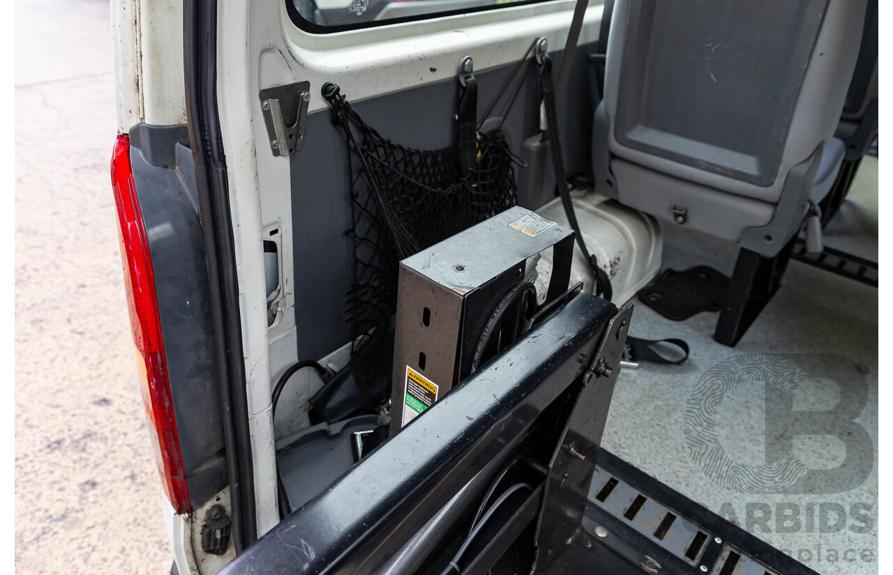 2/2009 Toyota Hiace Commuter Super LWB TRH223R MY07 Upgrade Bus French Vanilla White 2.7L - Custom Wheelchair Lift 11Seater