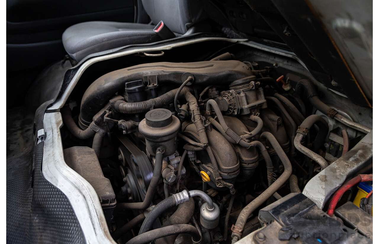 2/2009 Toyota Hiace Commuter Super LWB TRH223R MY07 Upgrade Bus French Vanilla White 2.7L - Custom Wheelchair Lift 11Seater